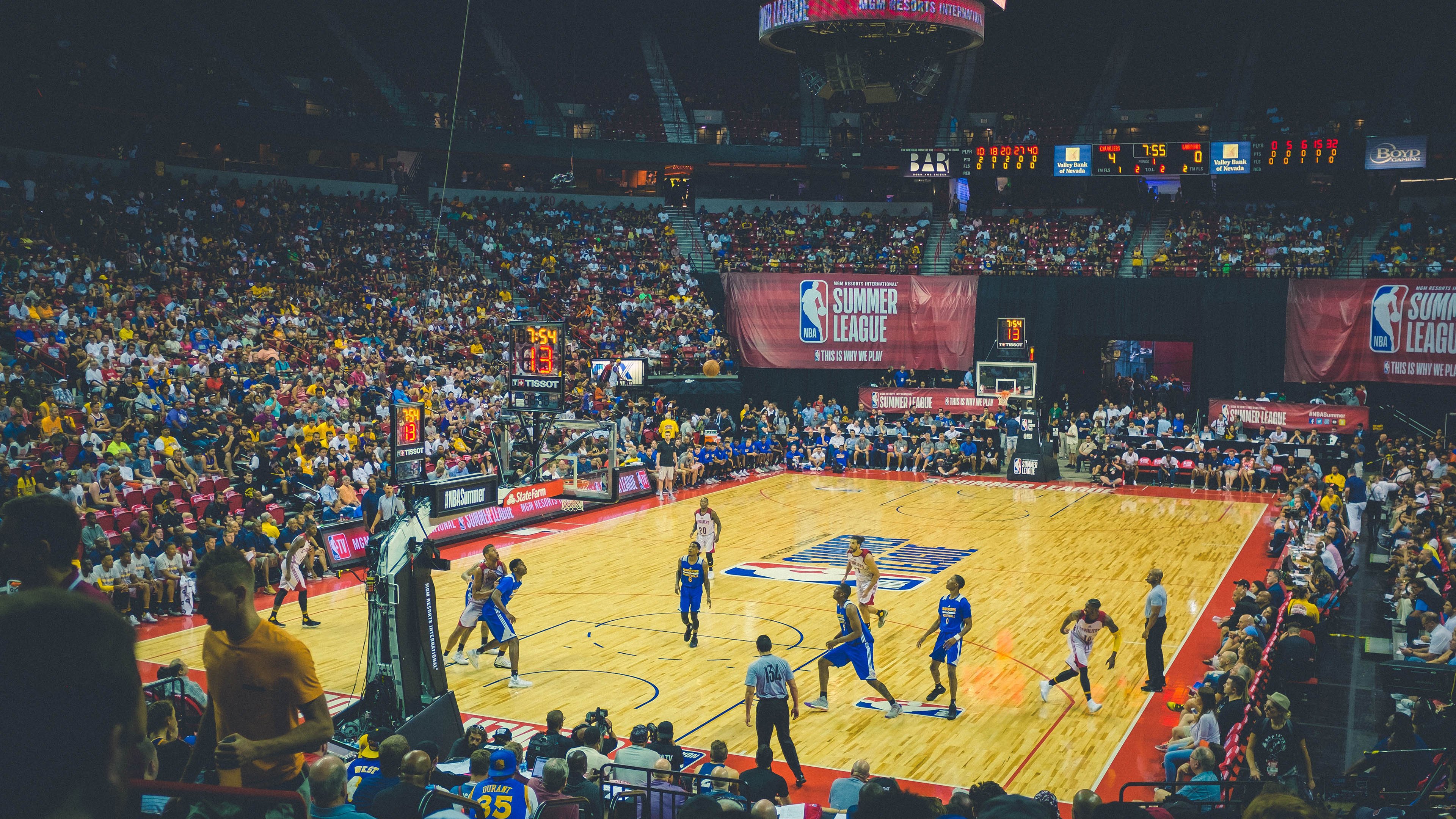 换人节奏是否决定下半场比赛走势连贯性，全场换人规则