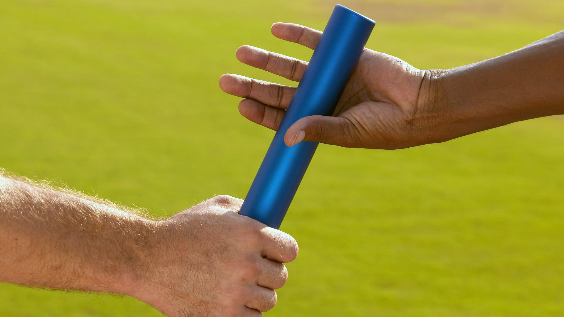 开云kaiyun-“飞盘：三叉湖田径场上的空中激情与极限对抗”